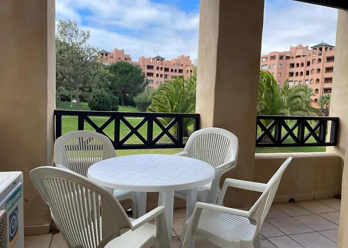 Vista Jardin En Urb. Jardines De Isla Canela.