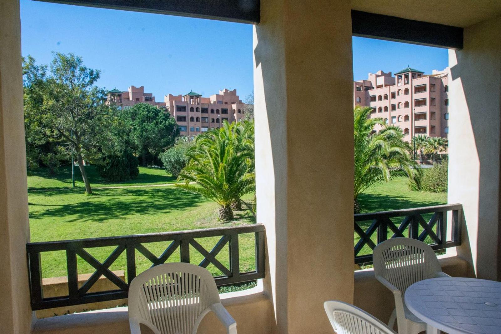 Vista Jardin En Urb. Jardines De Isla Canela. Apartment *